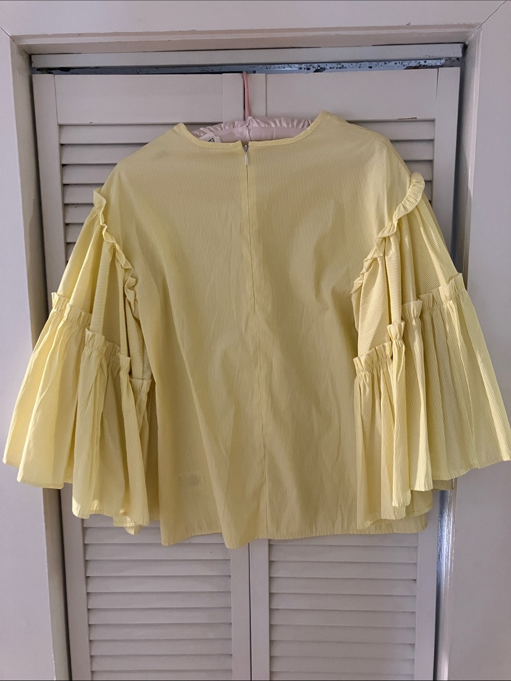 Anthropologie dRA Los Angeles Striped Yellow Bell Sleeve Ruffled Top XS - Picture 4 of 7